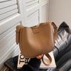 Bolsa Balde Popular de Couro Genuíno Feminina Nova 2024 Commuter High-End Nicho Luxo Leve Transversal