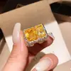 Anillo abierto cuadrado plisado de circón, estilo palacio, lujo ligero, sensación de alta gama, joyería de nicho versátil y de moda para mujer