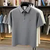 Camisa polo fina de manga corta para hombre de verano, camiseta transpirable y fresca de seda helada sin costuras de manga media para verano, ropa moderna para hombre