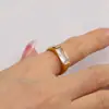 Anillo de Diamante Joyería de Nicho Transfronteriza Europea y Americana para Mujer Simple Versátil Acero de Titanio Chapado en Oro de 18K Geométrico Joyería de Mano