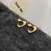 Nuevos y Sencillos Brazaletes para Oreja con Forma de Corazón de Amor para Mujer, Diseño de Nicho, Pendientes de Alta Gama, Versátiles para el Uso Diario, Pendientes al por Mayor