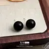 Pendientes de botón de perla redonda negra estilo coreano pendientes de diseño geométrico pequeños simples cuidado exquisito versátil para el agujero de la oreja joyería para la oreja