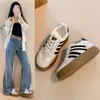 Zapatos de entrenamiento alemanes para mujer que aumentan la altura interior, nueva colección de otoño 2026, suela gruesa, zapatillas casuales versátiles, suela suave, adecuados para mujeres bajitas