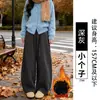 Pantalones de color marrón con pierna curva para mujer, nueva colección otoño 2026, los populares y modernos pantalones de pana de este año, corte holgado y favorecedor, estilo de pierna ancha