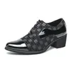 Moda Masculina Comércio Exterior Salto Alto 7cm Tamanho Grande Bico Fino Couro Sapatos com Aumento de Altura 7cm Estilo Britânico Sapatos Pequenos de Couro