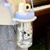 Caneca de Plástico Fofa Meng Le com Canudo Desenho de Cachorro para Bebidas Feminina Verão Alto Transversal Infantil para Levar
