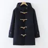 Ropa de Invierno 2025 Estilo Preppy Acolchado Engrosado Bolsillo Grande con Solapa Pantalones Botón de Madera con Capucha Chaqueta Cálida de Lana Venta al por Mayor