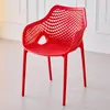 Sillas huecas para patio exterior listas para enviar del fabricante, disponibles en varios colores, adecuadas para mesas y sillas de comedor en casa, puestos de mercado nocturno y puestos de comida