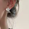 Pendientes Dobles de Flor Metálica Texturizada en Papel de Aluminio Estilo Coreano con Circonita para Mujer, Estilo Sencillo de Nicho Exquisito de Alta Gama, Fresco