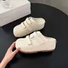 Sandálias slip-on femininas de comércio exterior para a Primavera/Verão de 2026 com solas grossas e palmilhas ocultas para aumento de altura para uso externo, transfronteiriço