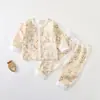 Conjunto de duas peças de algodão puro para bebê, adequado para bebês de 0 a 1 ano, inclui um cardigã de algodão Classe A e calça com botões entre as pernas ajustável, disponível para meninos e meninas