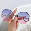 Novidade Óculos de Sol Sem Aro Tendência Feminino Anti-UV Metal Pernas Espelhadas Curvas Popular na Internet Óculos para Sessão de Fotos na Rua