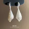 Pendientes colgantes con ganchos para orejas de encaje hueco de circón y perlas, pendientes de moda y exquisitos, lujo ligero con un toque de alta gama, diseño único y de nicho