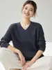 Suéter feminino de cashmere com fenda lateral, gola V, manga longa, caimento solto, casual, versátil, suéter de tricô liso para outono e inverno