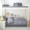 Juegos de ropa de cama para dormitorios estudiantiles al por mayor del fabricante: juego de tres piezas, juego de seis piezas, incluyendo edredones, protectores de colchón, sábanas y fundas de edredón
