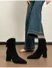 Botines de tacón alto de punta color nude para mujer, nueva colección otoño/invierno 2026, botines cortos con cremallera trasera y tacones gruesos, retro y elegantes