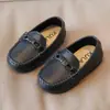Sapatos infantis de couro estilo britânico, slip-ons de sola macia, sapatos casuais de couro para meninos, sapatos baixos da moda estilo coreano, confortáveis e respiráveis