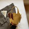 Bolsa Clássica Simples de Aparência Sofisticada Feminina 2025 Verão Nova Moda Nicho Casual Transversal Bolsa Balde