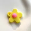 Patch Adesivo Macio de Flor Fofa em PVC para Chaveiro Pingente Acessórios Bolsa de Estudante Pendurador Criativo com Furos Material