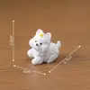Miniatura de West Highland White Terrier, un perrito lindo en movimiento, perfecto para decoraciones DIY de casas de muñecas y como un pequeño adorno de escritorio