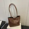Pedidos extranjeros: La popular bolsa grande de mujer de este año, nueva bolsa de hombro tipo tote vintage para otoño e invierno 2026 para el trabajo y los desplazamientos