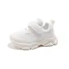 Zapatos deportivos para niños 2025 nueva temporada primavera y otoño niños pequeños y medianos malla transpirable zapatos blancos niños y niñas zapatillas para correr