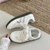 Tênis de treino alemão com bico redondo modelo novo primavera e outono 2026 azul claro com bolinhas estudante plano versátil casual tênis brancos da moda