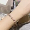 Pulseira Flor Oval em Zircônia Coreana, Pulseira de Luxo Leve e de Alta Qualidade, Design Versátil e Fashion de Joia para Mão, Nicho