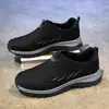 Zapatos de tela estilo Pekín antiguo, zapatos antideslizantes de suela blanda para papás, zapatos ligeros para caminar para personas de mediana edad y mayores, zapatos casuales fáciles de poner para mamás