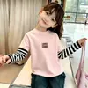 Camiseta Patchwork de Algodão Puro para Meninas com Gola Redonda e Manga Longa 2026 Primavera/Outono Novo Estilo Fino Tamanho Médio/Grande Infantil Desenho Animado Versátil