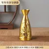 Venta al por mayor del fabricante Jarra de vino de latón Dispensador de vino Ciruela Orquídea Bambú Crisantemo Copa de vino Adornos de cobre creativos Dispositivo de almacenamiento de vino Baifu de cobre