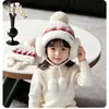 Chapéu de inverno infantil com abas para as orelhas, chapéu de lã tricotado forrado com fleece e espessado para meninas, design fofo com pompom, chapéu à prova de vento e quente para bebês