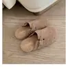 Sapatos Birkenstock de Lã com Solado Grosso e Pantufas Fechadas de Meio com Lã para Mulheres Uso Externo 2026 Novo Outono/Inverno Aumento Interno de Altura Pantufas de Algodão com Pelo