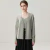 Cardigan de tricô V-neck em cashmere macio e confortável, com bainha enrolada e padrão de osmanthus, um novo estilo de outono para mulheres, adequado para o trabalho e o dia a dia, com caimento solto