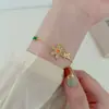 2024 Nuevo Explosiones Retro Lujo Ligero Nicho Sentido Avanzado Micro Diamante Palacio Yanfeng Margarita Pulsera