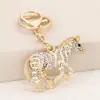 Diseño Europeo y Americano Llavero Rayado de Cebra con Colgante Incrustado de Diamante Animal del Zodiaco Caballo Llavero de Metal Venta al por Mayor