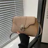 Bolsa Feminina Casual Cor Sólida 2025 Nova Retro Grande Capacidade Fecho de Metal Flip Bag Comutador Crossbody Axila