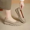 Zapatos de mujer de cuero suave estilo francés, modelo nuevo de otoño 2026, boca poco profunda, suela blanda, cómodos zapatos casuales sin cordones para mujer