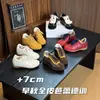 Zapatos de entrenamiento retro planos de cuero suave de alta calidad, en stock, un estilo atlético casual versátil y ligero, perfectos para parejas