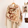 Bufanda Elegante de Camelia Imitación Cachemir para Mujer Otoño e Invierno, Chal Versátil para Habitación con Aire Acondicionado, Bufanda de Doble Propósito Caliente para el Cuello en Invierno