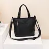 Bolsa de Tecido de Nylon Bordada com Letra Estilo Coreano Bolsa Transversal Feminina Bolsa de Mão Moda Tendência Leve Simples para o Dia a Dia Bolsa de Ombro
