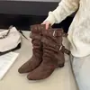 Botas de Cano Curto Plissadas Estilo Retro Maillard para Mulheres, Novo Estilo Outono, Bico Quadrado, Salto Bloco, Fivela de Cinto