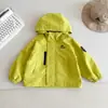 Valle del Viento 2026 Otoño Nueva Chaqueta con Capucha para Niños Estilo Montaña para Exteriores, Abrigo Elegante y Versátil para Niños Producto Nuevo