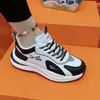 Zapatos Deportivos 2026 Primavera y Otoño Unisex Pareja Zapatos de Papá Mujer Cuero Suela Suave Ligeros Versátiles Modelo Nuevo
