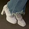 Elegantes e delicados saltos altos estilo francês para mulheres, nova coleção de outono 2026, perfeitos para figuras baixinhas e vestidos, apresentando um salto grosso e design Mary Jane