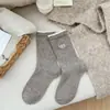 Calcetines Bordados de Estilo Japonés Nuevos para Otoño e Invierno para Mujer, Calcetines de Lana Suave y Cálidos de Borde Enrollado a Media Pantorrilla, Calcetines Largos Versátiles de Nicho de Moda