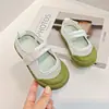 Sandálias Infantis Fechadas para Bebês Caminhando Estilo Verão 2026 Respiráveis Sapatos Funcionais para Meninos Pequenos Tênis Esportivos Casuais para Meninas