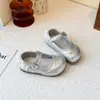 Sapatos de Princesa de Renda para Meninas Primavera e Outono Novo Estilo Coreano Sapatos Infantis de Couro Preto com Solado Macio Calçados Individuais para Crianças Pequenas