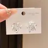 Brincos de Zircônia de Luxo Agulha de Prata com Pingente de Óleo Laço, Brincos Delicados e Doces com um Design Simples e Versátil