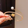 Pulsera Abierta Geométrica Cuadrada de Tres Capas con Perla de Imitación y Circonita Retro Temperamento Exquisito Francés Lujo Ligero Joyería de Gama Alta
